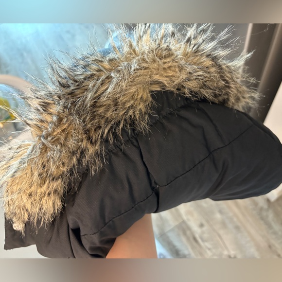 Eddie Bauer Winter Jacket with detachable Hood - Picture 5 of 8